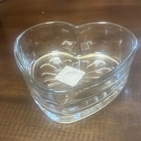 Vintage Libbey Glass Heart Bowl 6” Clear Pressed Candy Dish Sunburst Bottom - Picture 2 of 7